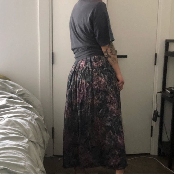 Vintage Floral Skirt - Picture 2 of 3